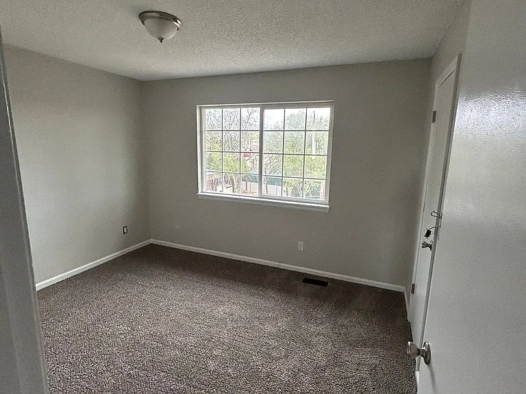 2215 W Wesley Ave — Photo 3