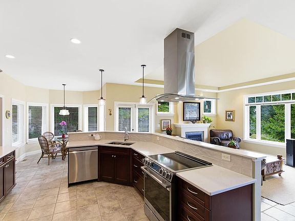 3rd image of 3355 Rockhampton Rd