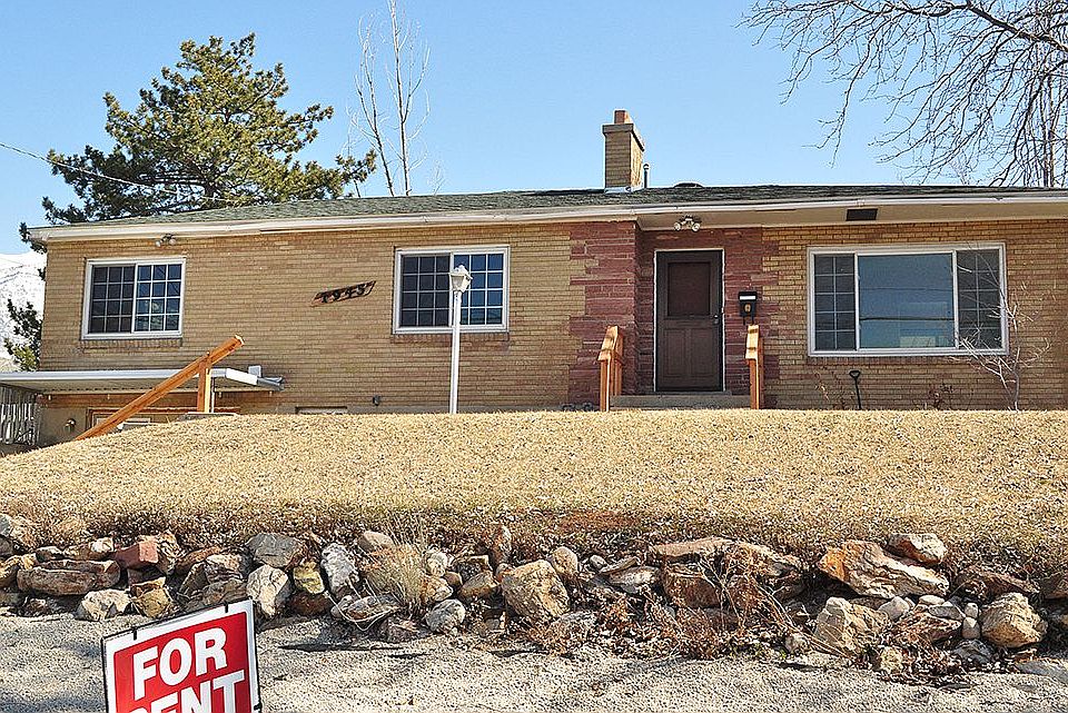 1st image of 1945 S Columbia Ln