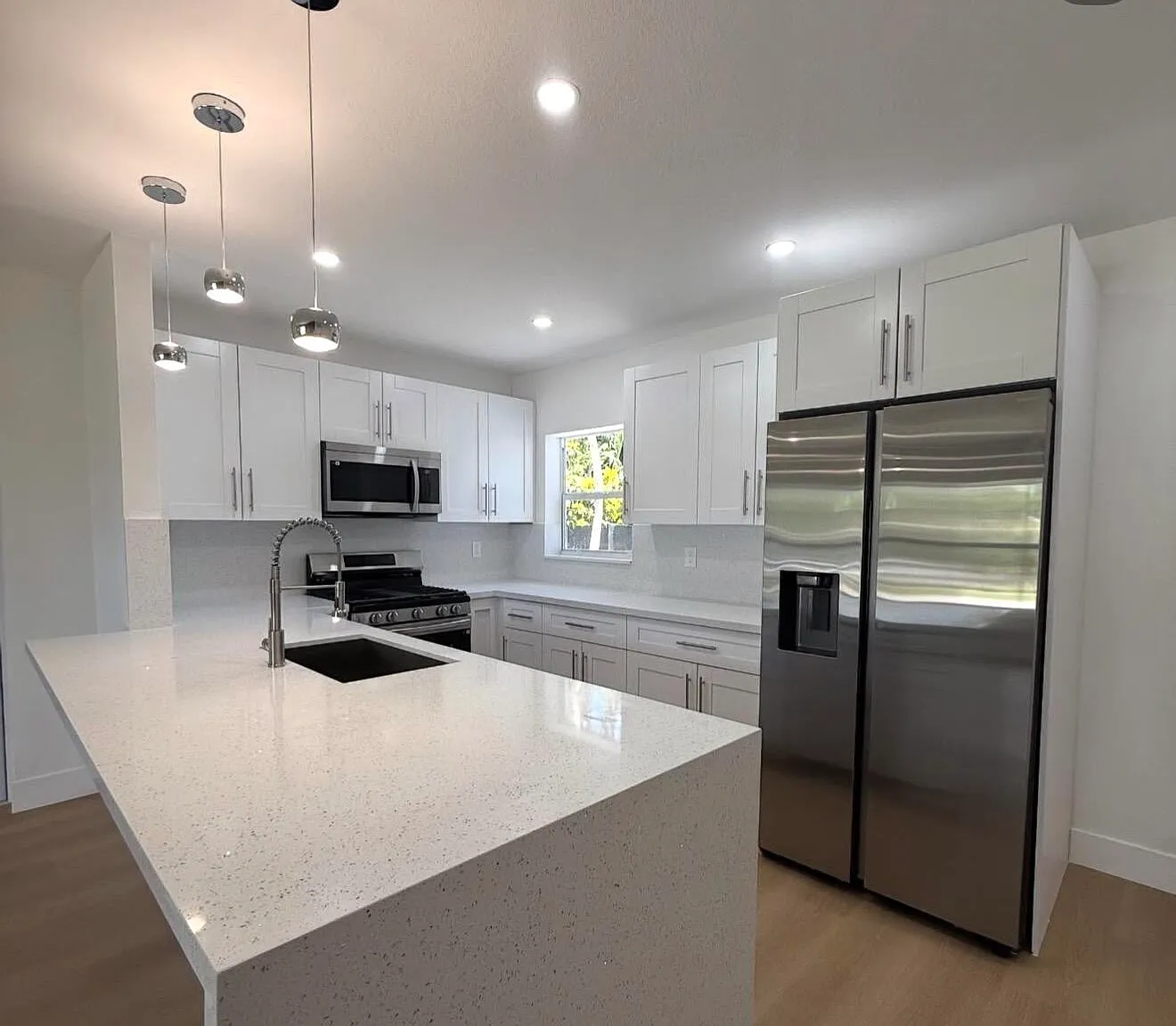 3 bed, 2.0 bath, 1300 sqft, $3,500 — Photo 1