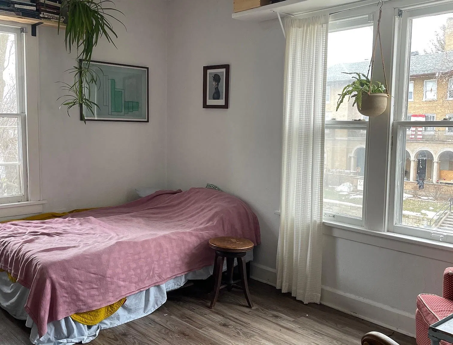 Studio, 300 sqft, $667 — Photo 4