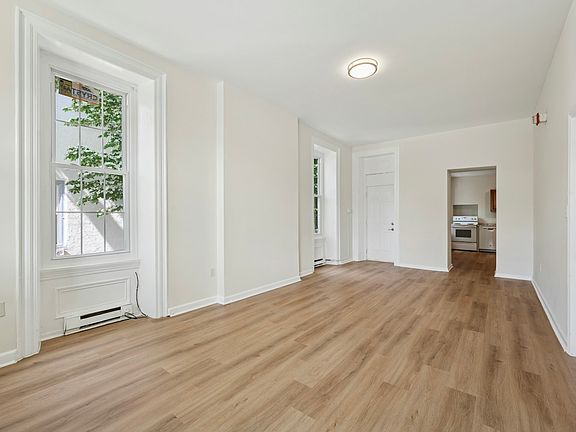 5th image of 109 W Queen Ln #111-1F