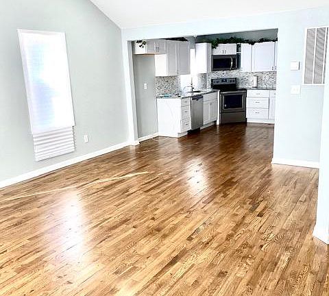 2nd image of 140 T St