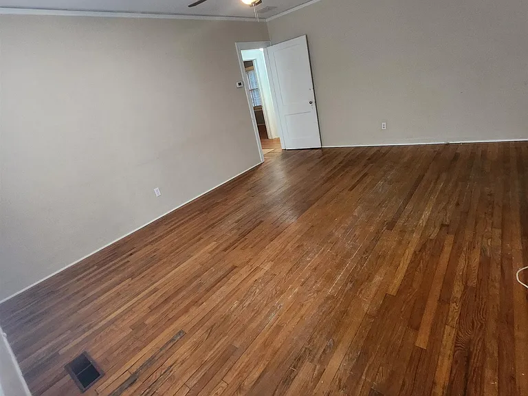 110 Barbara St — Photo 3