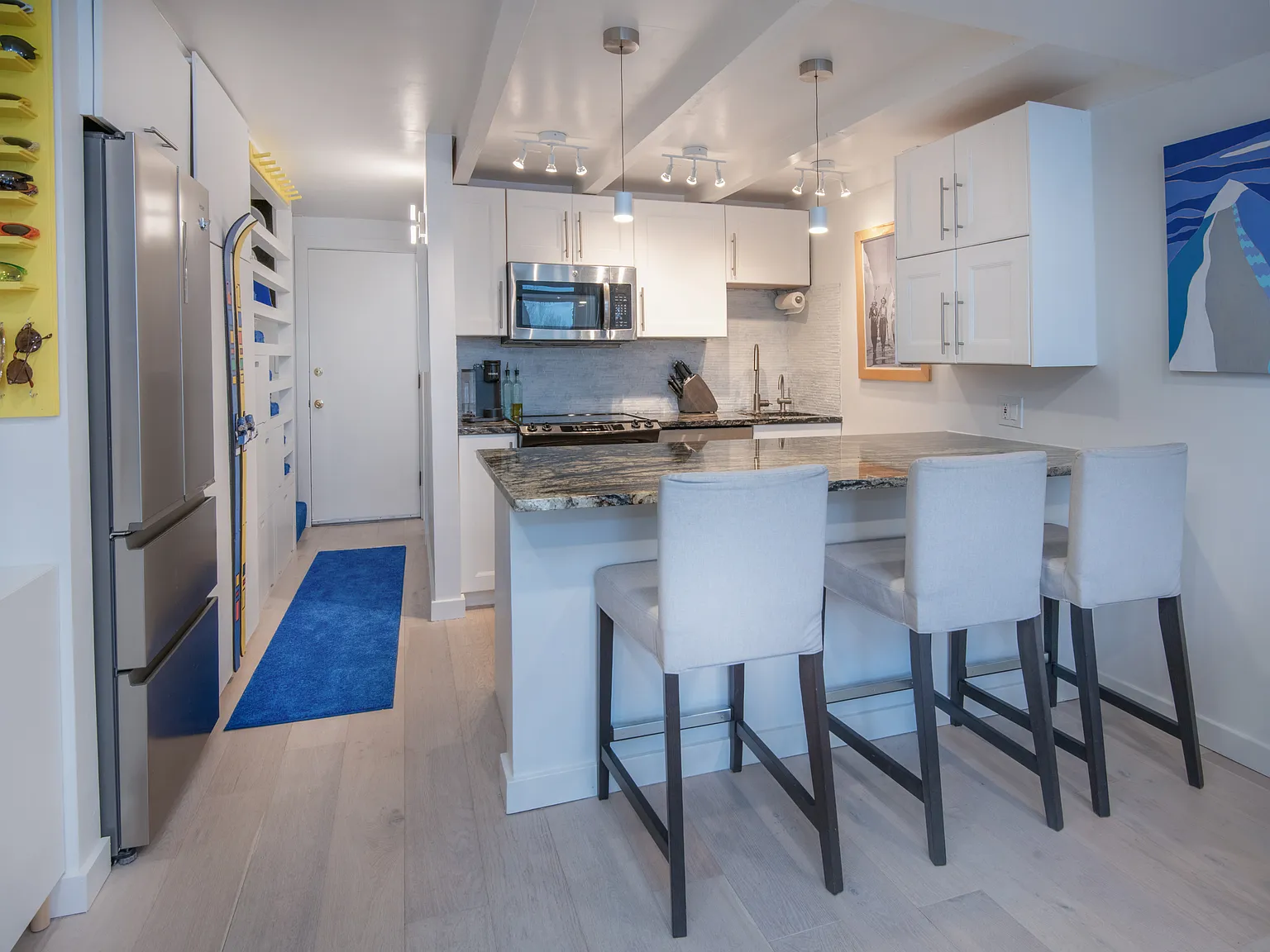 2 bed, 740 sqft, $3,200 — Photo 4