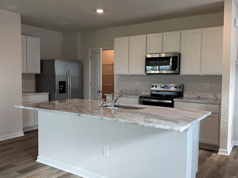 Hilltop Cir — Photo 2