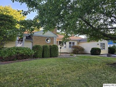 825 Augusta Rd, Carthage, IL, 62321