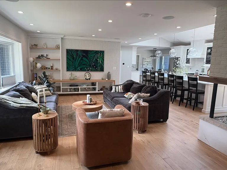 1010 Crabtree Ln — Photo 17