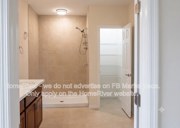 1009 NE 11th St — Photo 10