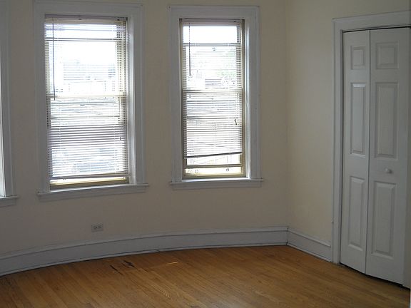 3rd image of 4932 N Winthrop Ave #1