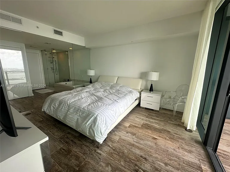 650 NE 32nd St #4205 — Photo 17