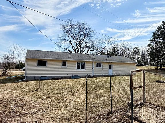 5th image of 108 Cherry St