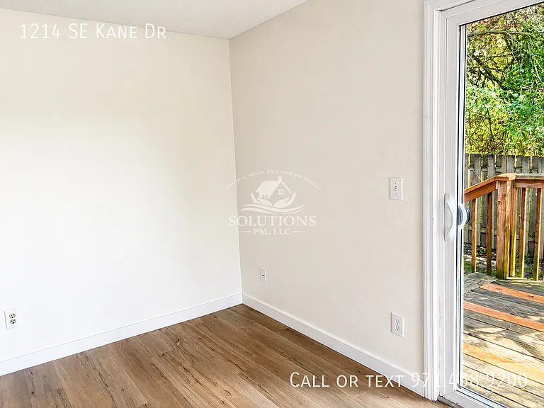 1214 SE Kane Dr — Photo 6