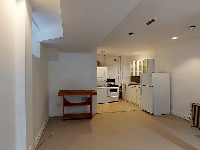 21 Rusholme Park Cres #BASEMENT — Photo 12