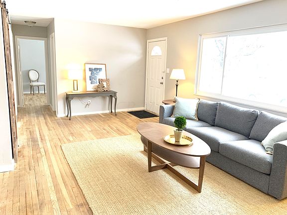 3rd image of 2867 Manola Dr