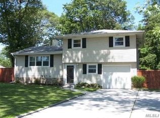 9 Meehan Ln, Coram, NY 11727