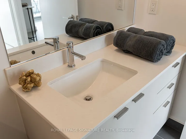 576 Front St W #806E — Photo 24