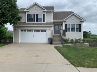 27200 Webster Ct, Weston, MO 64098