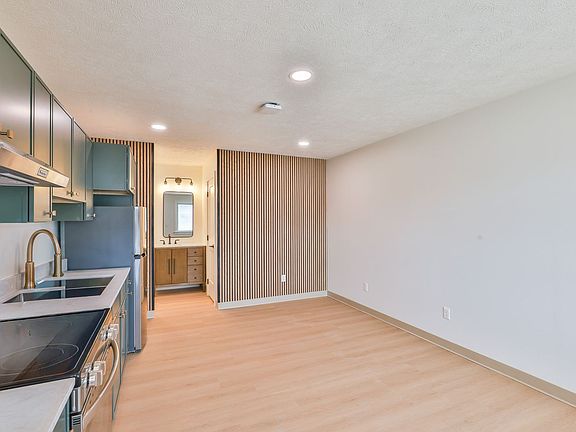 3rd image of 551 Elm St #5