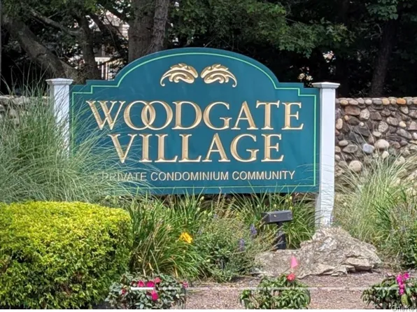 210 Springmeadow Drive #J, Holbrook, NY 11741