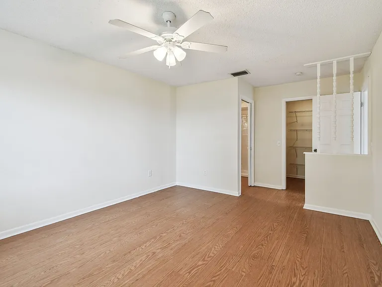 938 Willowood Ln — Photo 15