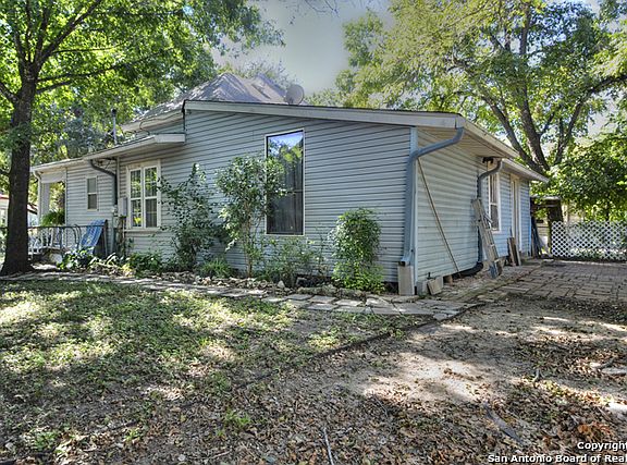 3rd image of 247 E Woodlawn Ave