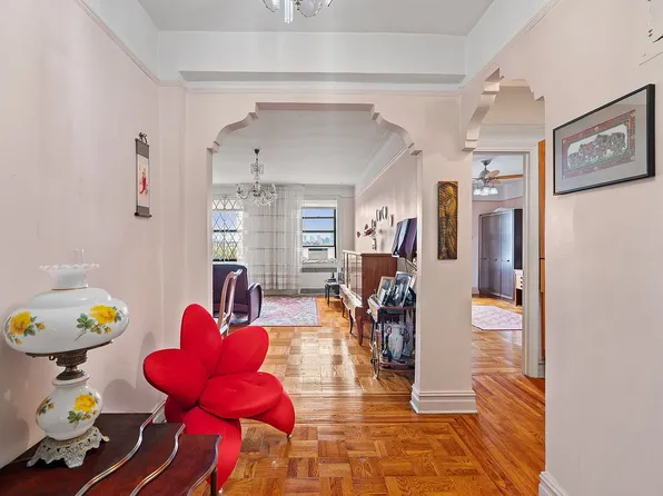 35-30 73rd St APT 6H, Jackson Heights, NY 11372