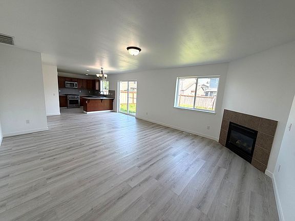 3rd image of 5831 122nd Pl NE