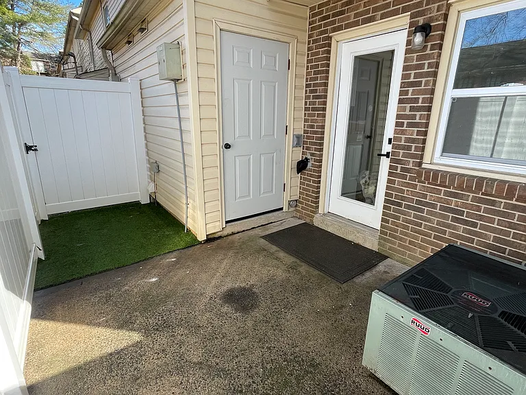 101 Royal Forest Ct — Photo 6