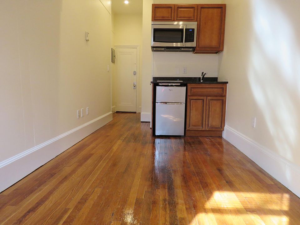 2nd image of 397 Marlborough St APT 3