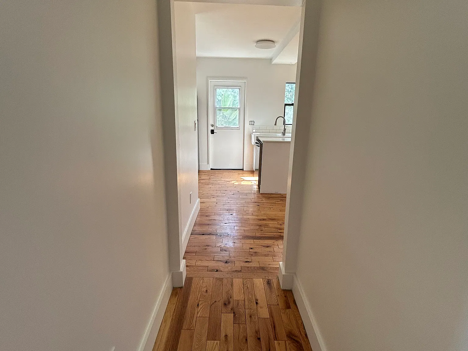 1 bed, 582 sqft, $2,100 — Photo 3