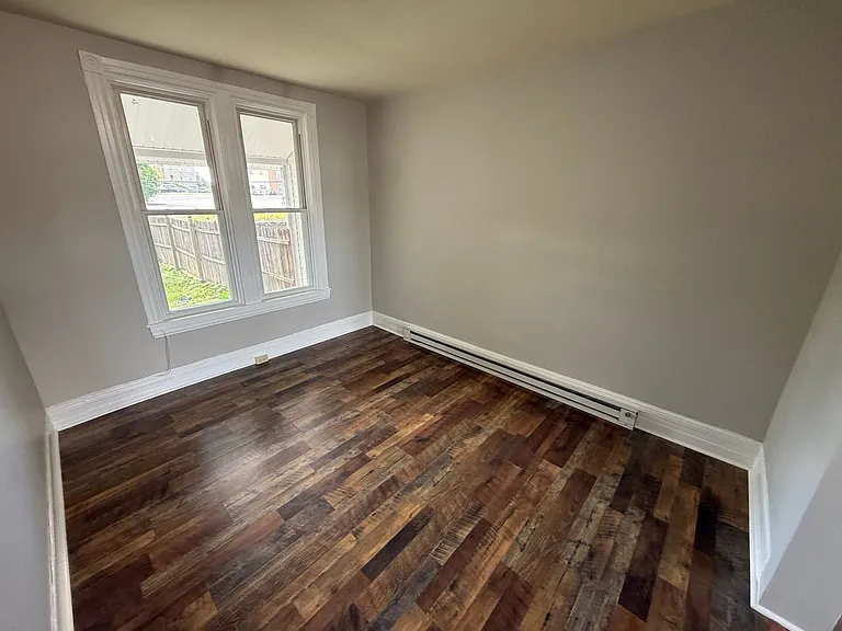 410 Wolf Ave — Photo 5