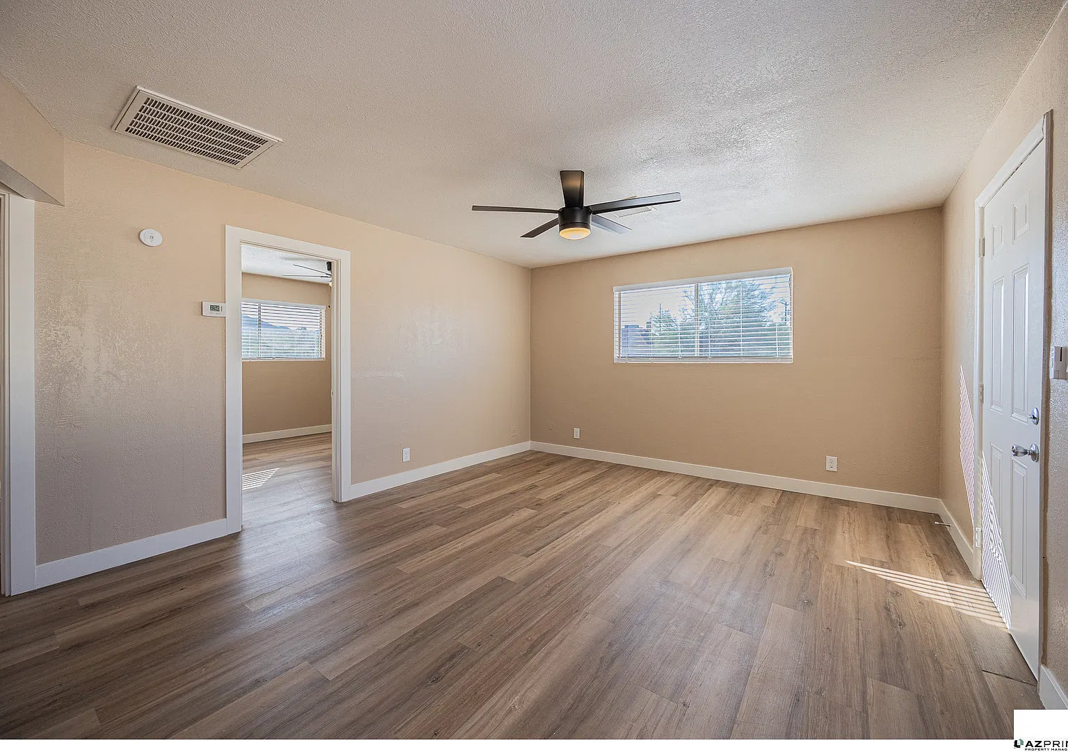 Welcome to this Beautifully Renovated 2/1 Apartment in Phoenix! — Photo 3