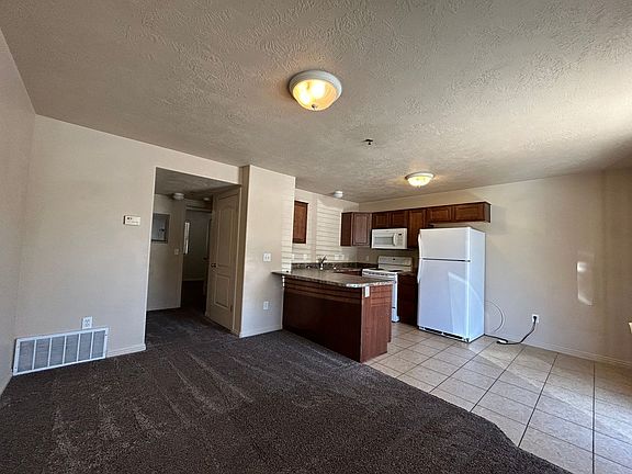 2nd image of 853 Spruce St APT 2