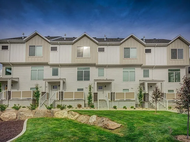 Coventry Townhomes — Photo 2