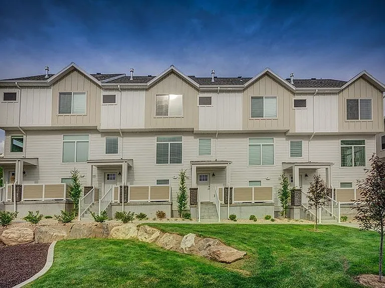 Coventry Townhomes — Photo 2