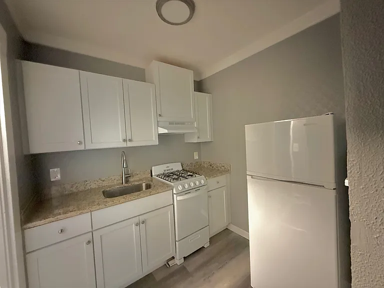 21 Hurd St #2 — Photo 2