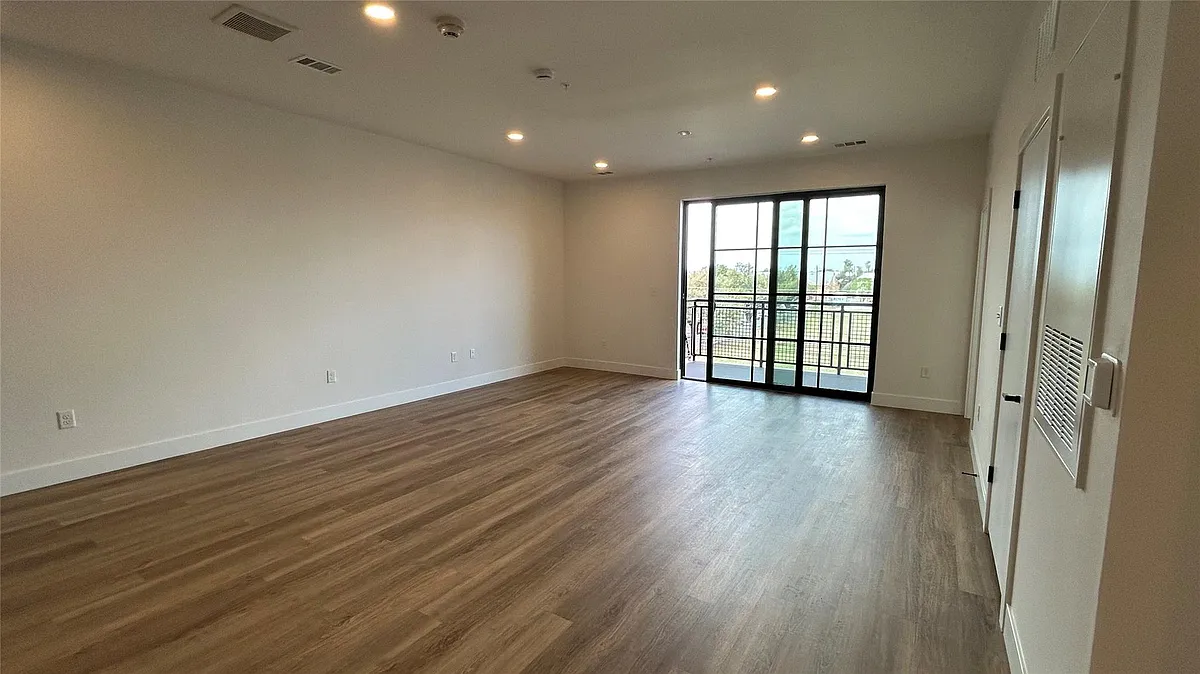 Building Photo - 4315 S Congress Ave #323