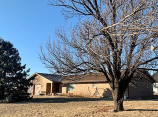 902 Maple St, Burlington, OK 73722