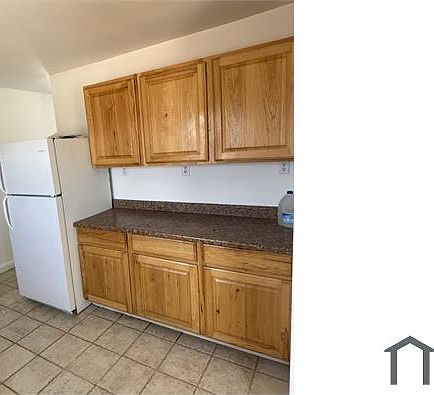 4th image of 900 N Leslie St Unit B