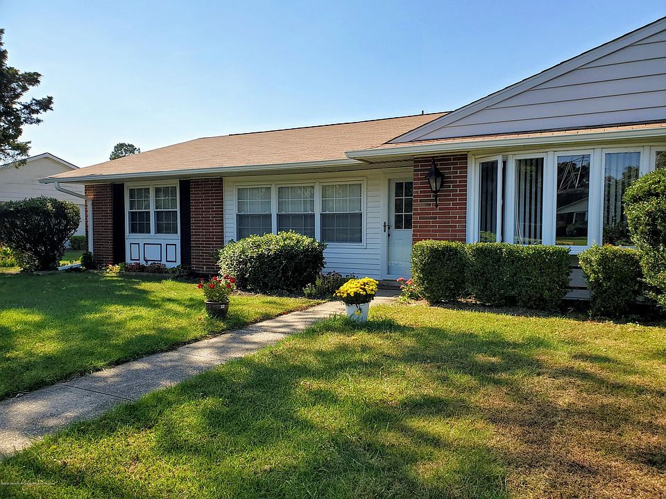 1st image of 352A Dorchester Dr #1001