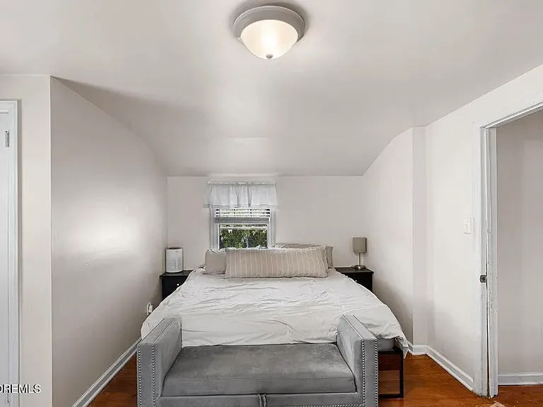 585 Bamford Ave — Photo 13