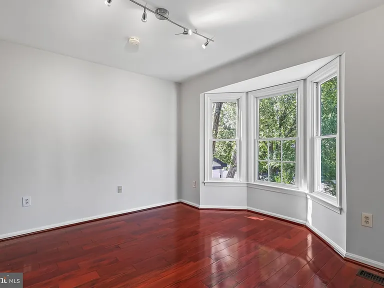 8421 Hollis Ln — Photo 20