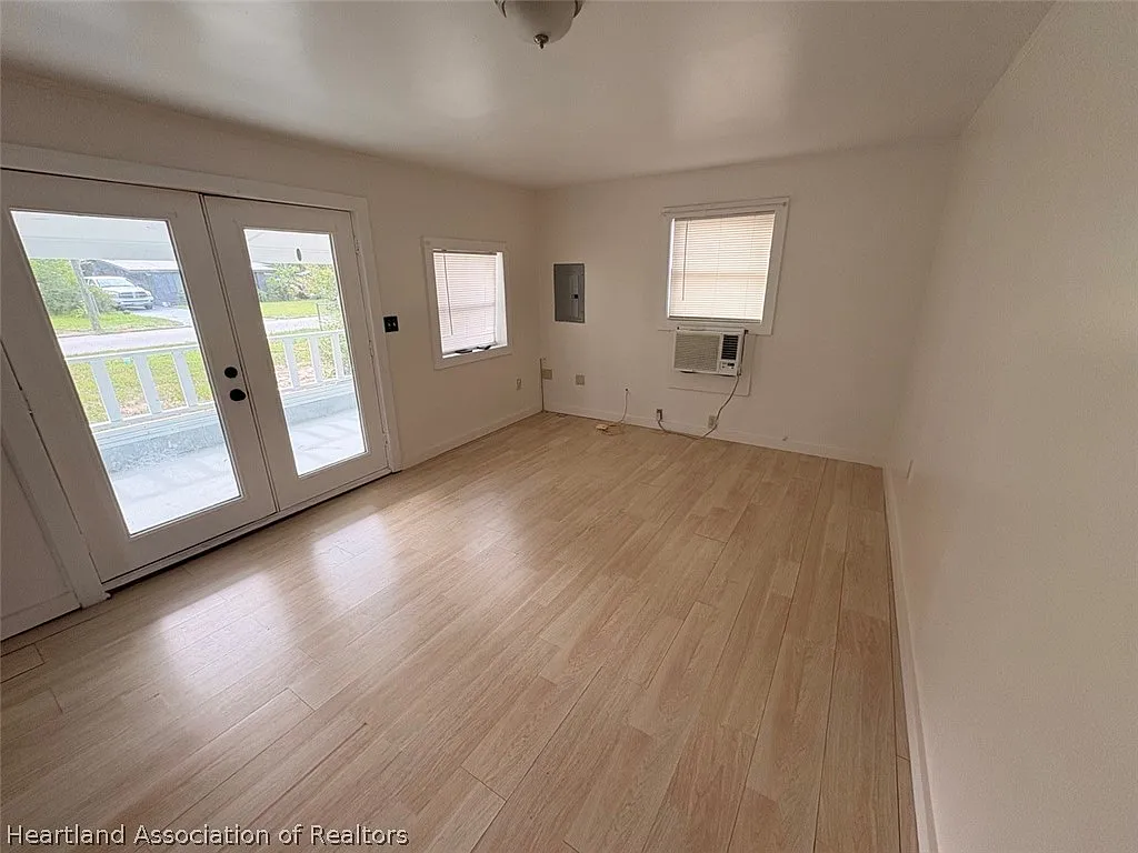 2 bed, 1.0 bath, 800 sqft, $1,300 — Photo 4