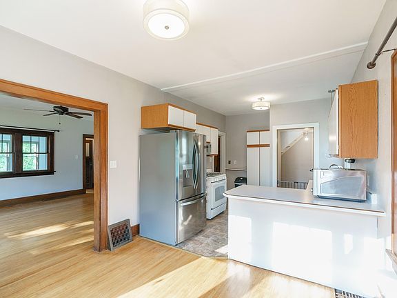 5th image of 2131 Heights Ave