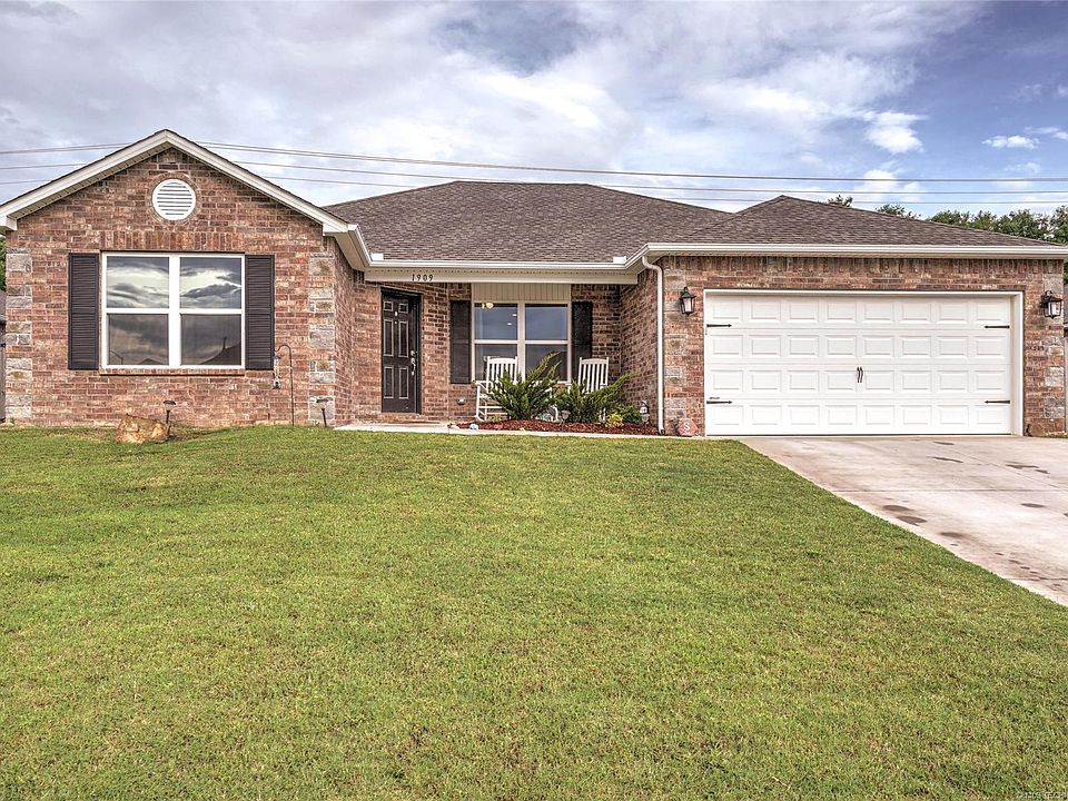 1st image of 1909 Lakehurst Ln