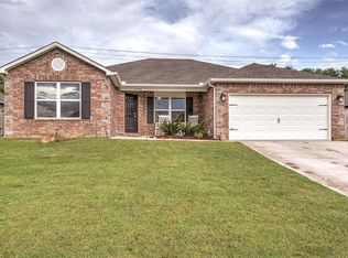 1909 Lakehurst Ln, Claremore, OK 74019
