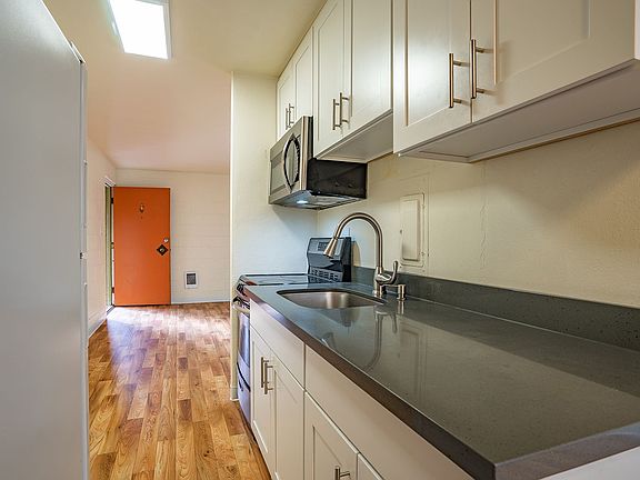 5th image of 1120 NE 43rd St #1-103