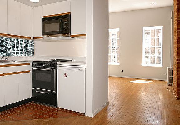 3rd image of 313 E 81st St APT 5FW