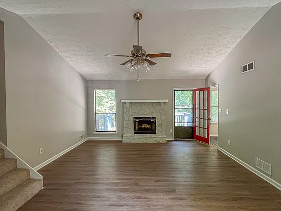3rd image of 3331 Cottonwood Ln #A